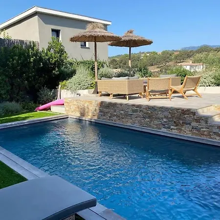 Superbe Avec Piscine Chauffee Et Boulodrome Порто-Веккьо