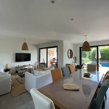 Superbe Avec Piscine Chauffee Et Boulodrome Villa *