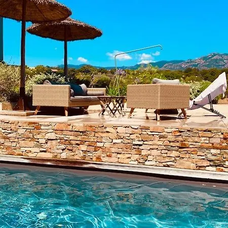 Superbe Avec Piscine Chauffee Et Boulodrome *