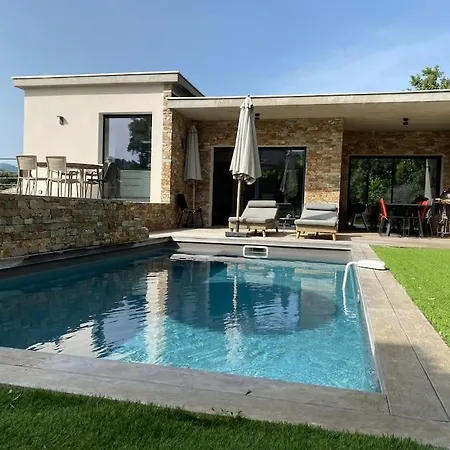 Villa Superbe Avec Piscine Chauffee Et Boulodrome