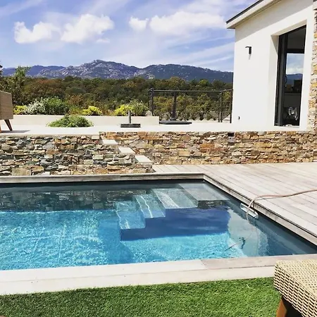 Superbe Avec Piscine Chauffee Et Boulodrome Villa *